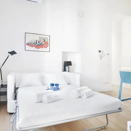 Easylife-luminoso In Zona Garibaldifs Milano