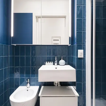 Easylife-luminoso In Zona Garibaldifs