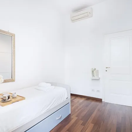 Easylife - - Lazzaro Papi 3 - Porta Romana Milán