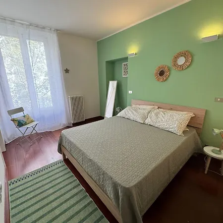 Be Your - Sister's House *