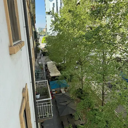 Be Your - Sister's House *