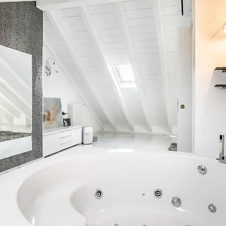 Apartment Jacuzzi Duomo - Free Parcking Ac Wi-fi Milan