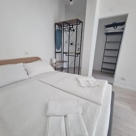 New In Lively Area * ميلان