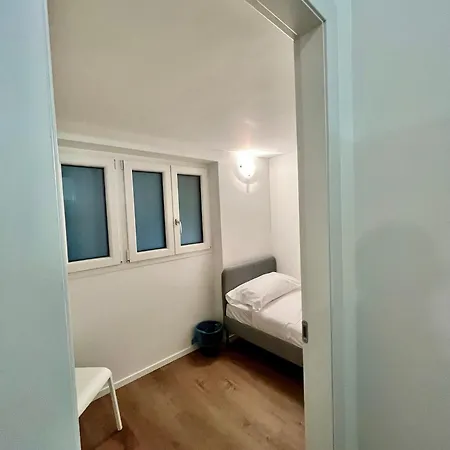Side Apartment *