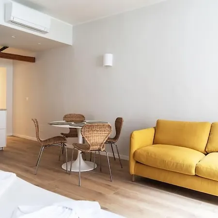 Youhosty - Ticinese 1 * Milan