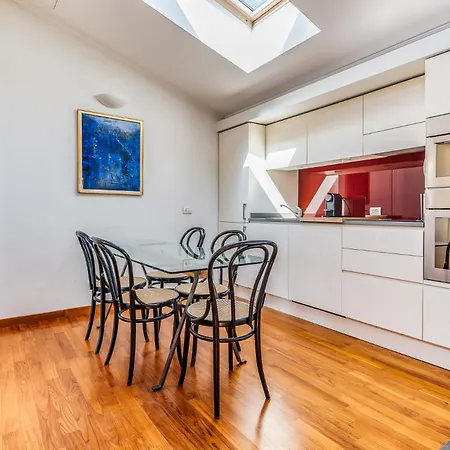 Brand New Beatrice D'este Милан