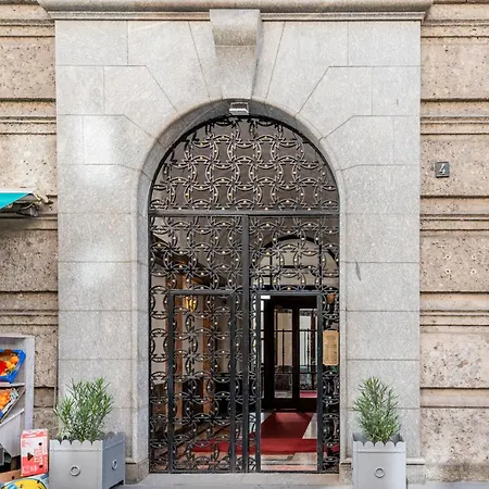 High-class Porta Venezia Flat Via Salvini Apartament Mediolan