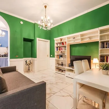 Centrale's Nest - Elegant Close To Station Apartment