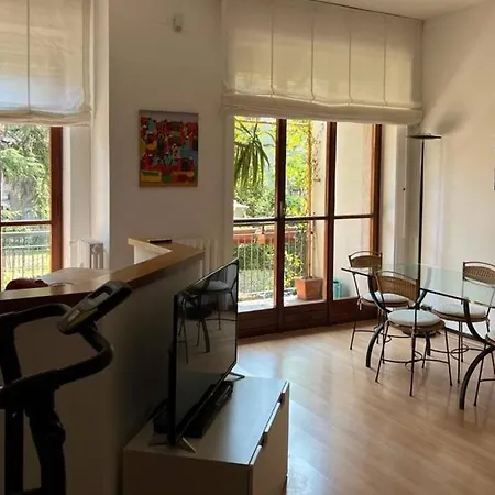 And Cosy Flat In Area Milão