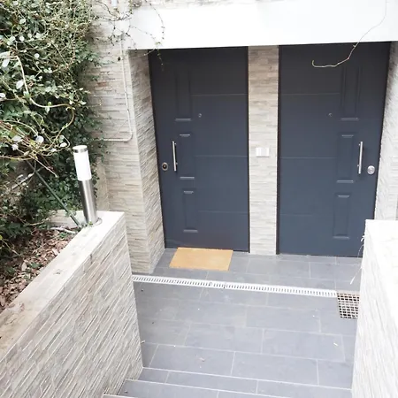 Ihost Luxury - Neg Roli 8 Milaan