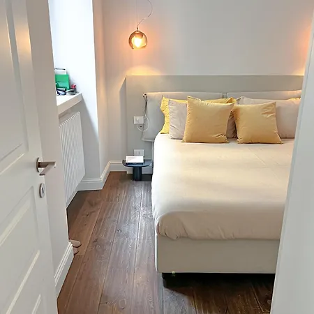 The Boutique Houses Lux - Private Garden - Pt. Romana Apartment Milan
