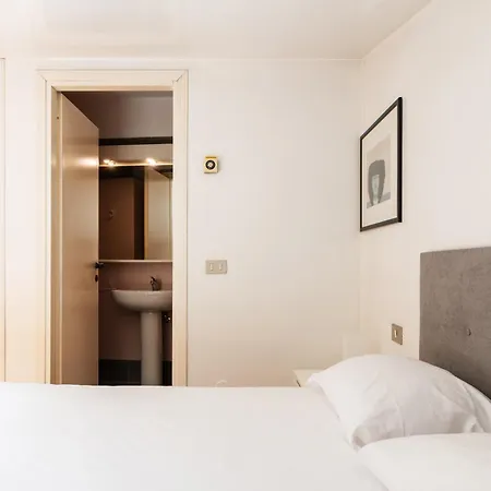 Apartment Elegante Bilocale Con Postazione Lavoro San Babila