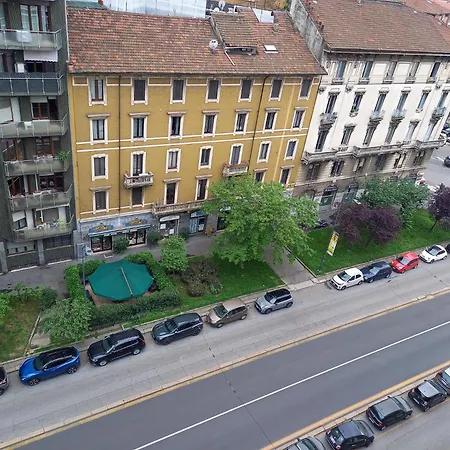 Comfortable Typical Old Style Apartament *