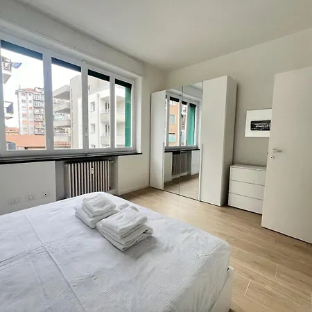 Domusmi Bordighera 32 * Milan