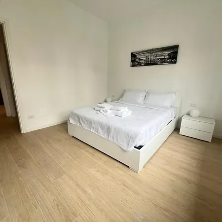 Domusmi Bordighera 32 * Milan