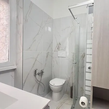 New And Elegant On The Navigli Netflix E