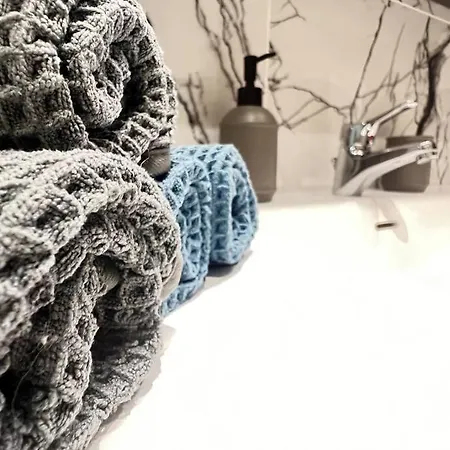 New And Elegant On The Navigli Netflix E *