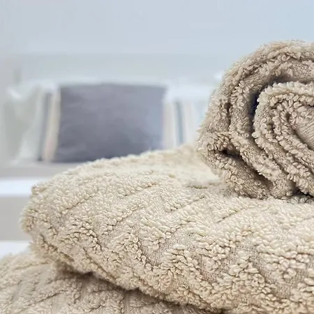 New And Elegant On The Navigli Netflix E