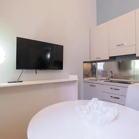 Mila Pisacane * ميلان