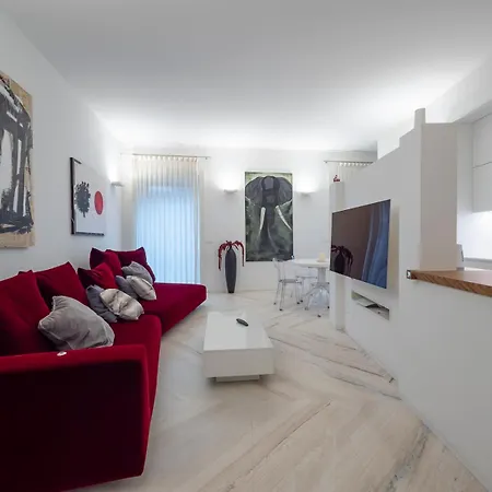 Youhosty - Duomo * Milán