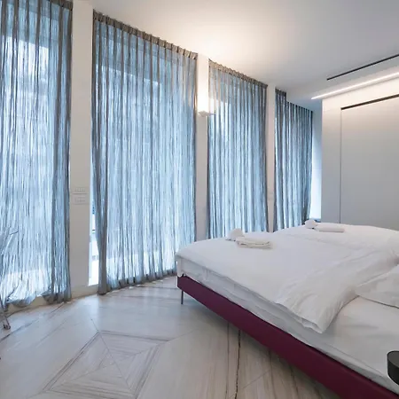 Youhosty - Duomo * Milán