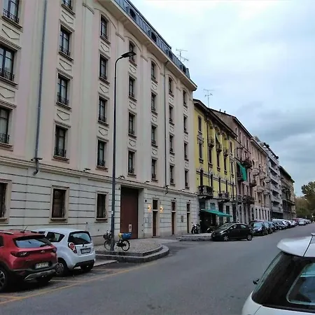 Porta Romana : Pittoresca Vecchia Apartment Milan