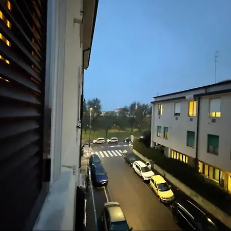 Regina In Sky Santa Giulia - Sky Tv, Wifi E Breakfast Box Apartamento *
