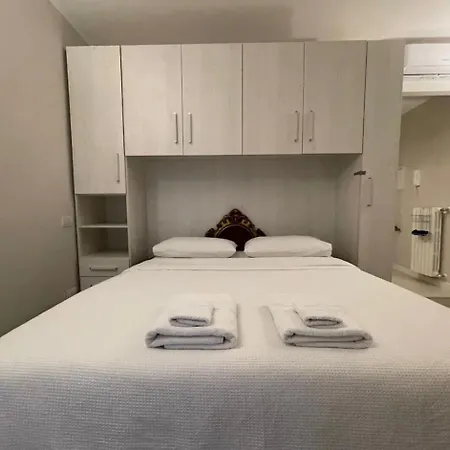 Regina In Sky Santa Giulia - Sky Tv, Wifi E Breakfast Box Apartamento *
