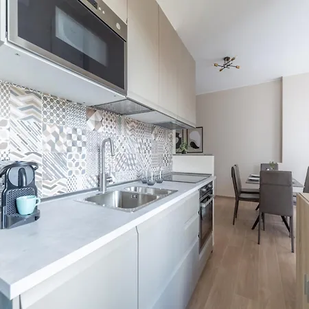 The Best Rent - Bright Two-bedroom In Porta Romana * 밀라노