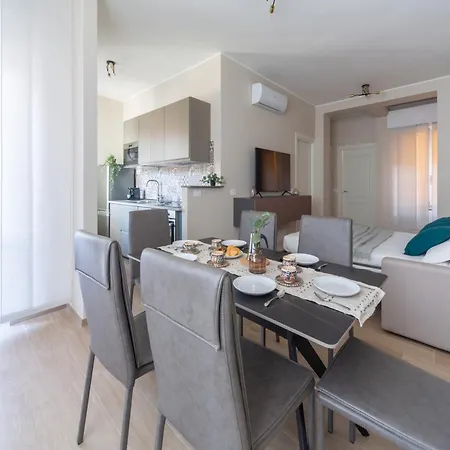 The Best Rent - Bright Two-bedroom In Porta Romana 밀라노