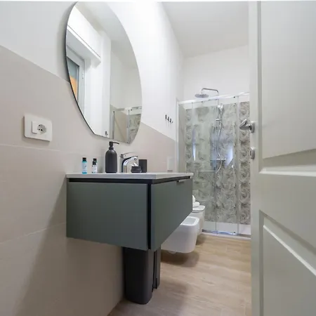 The Best Rent - Bright Two-bedroom In Porta Romana 아파트 *