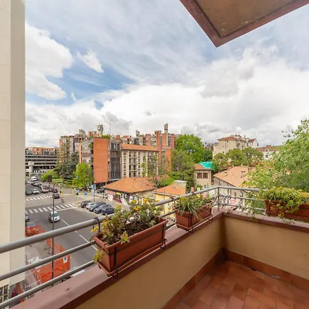 The Best Rent - Bright Two-bedroom In Porta Romana 아파트