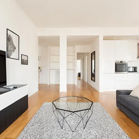 Guesthost - Bright * Милан