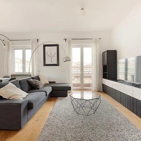 Guesthost - Bright Милан