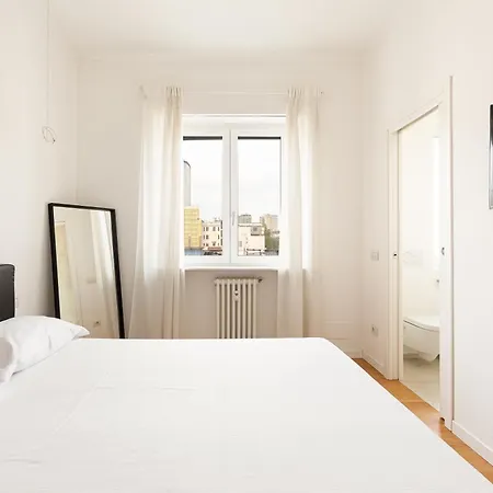 Bright Apartment Milan
