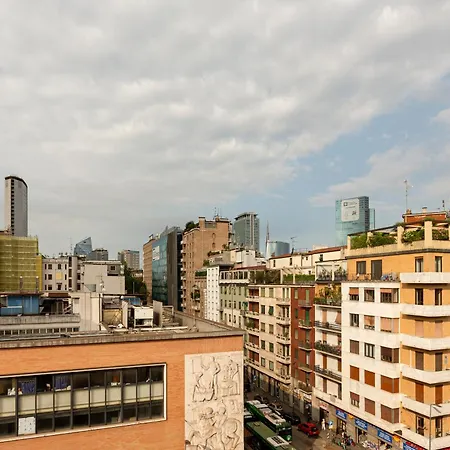 Guesthost - Bright Милан