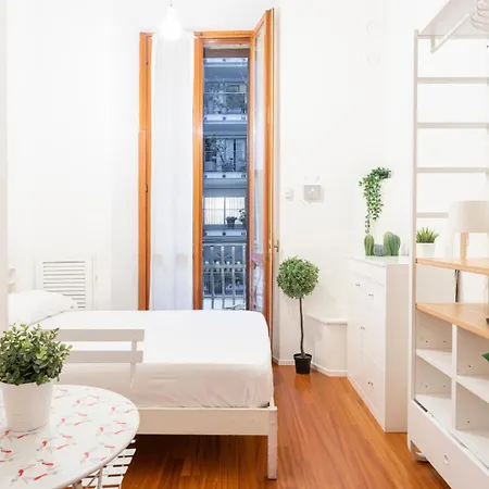 New! Lovely & Friendly In Center B Appartement Milaan