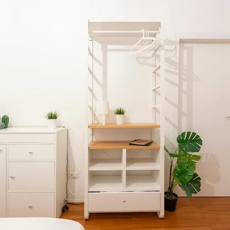 New! Lovely & Friendly In Center B * Milaan