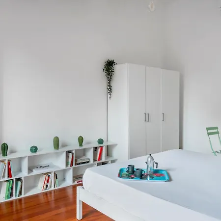 New! Lovely & Friendly In Center A Милан