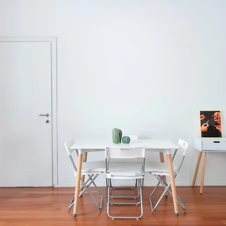 New! Lovely & Friendly In Center A Διαμέρισμα Μιλάνο