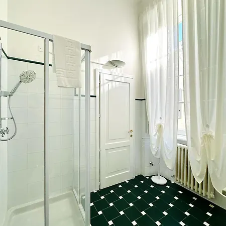 Nerino House, Elegante E Tranquillo A 5 Minuti Dal Duomo アパート ミラノ
