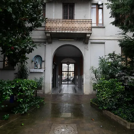 Ugo Bassi 23 * Milano