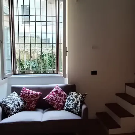 Porta Romana : Pittoresca Vecchia Apartment Milan