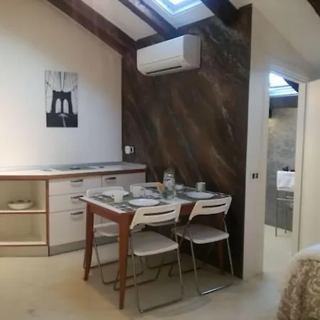 Bilocale Mansardato Zona Corso Buenos Aires Mm1-mm2 Lippi 2 Apartment