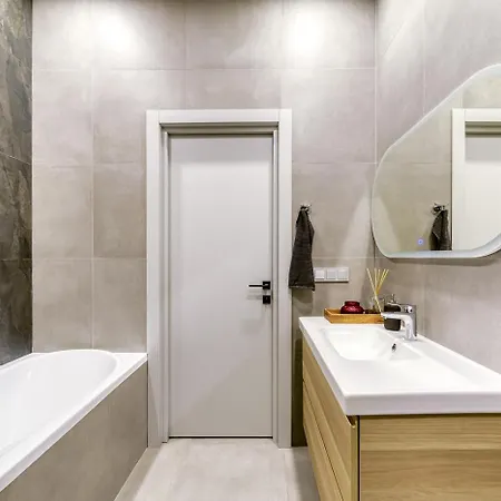 Designer Apartment, Warm, Spacious In Appartamento *