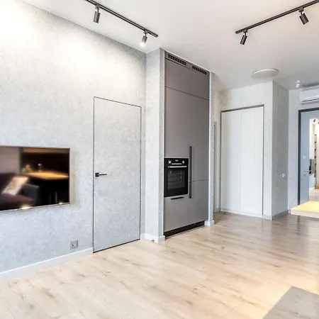 Designer Apartment, Warm, Spacious In Appartamento