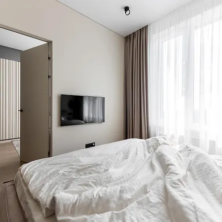 Designer Apartment, Warm, Spacious In