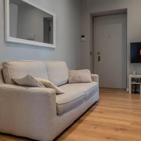 Design Experience Flat - 5 Min Loreto Apartman