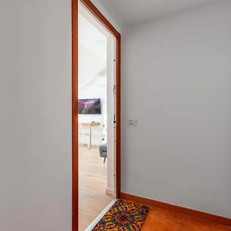 City Life - Modern Nearby M5 Domodossola Apartment