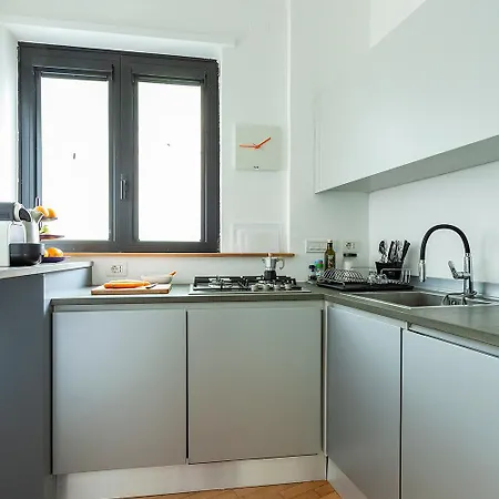 Duplex Luminoso In Zona Residenziale ミラノ